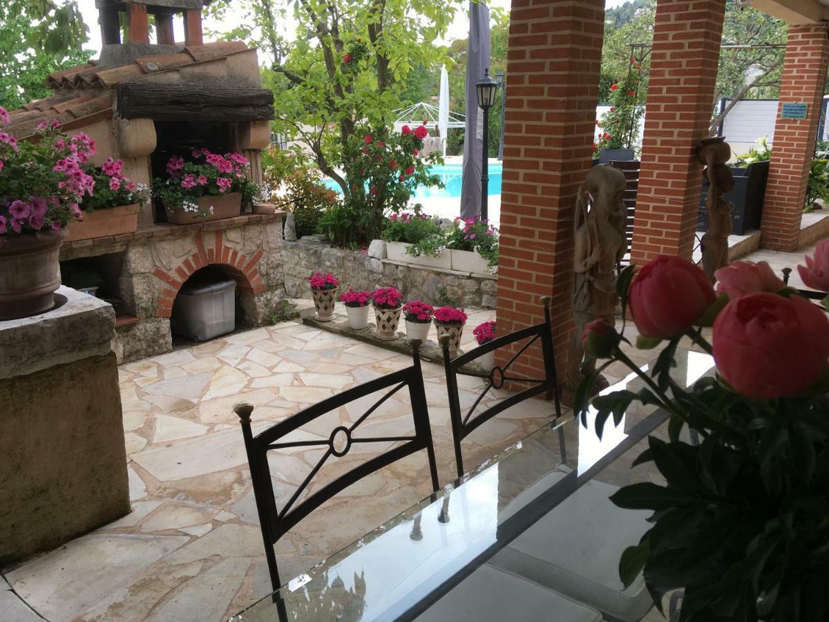Mas Des Kardouons Bed & Breakfast Tourrettes-sur-Loup Exterior photo