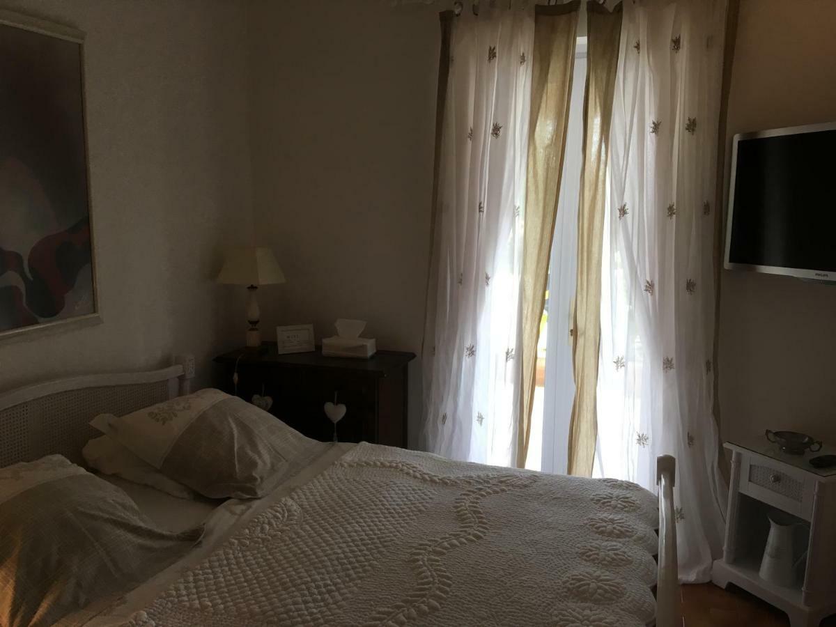 Mas Des Kardouons Bed & Breakfast Tourrettes-sur-Loup Exterior photo